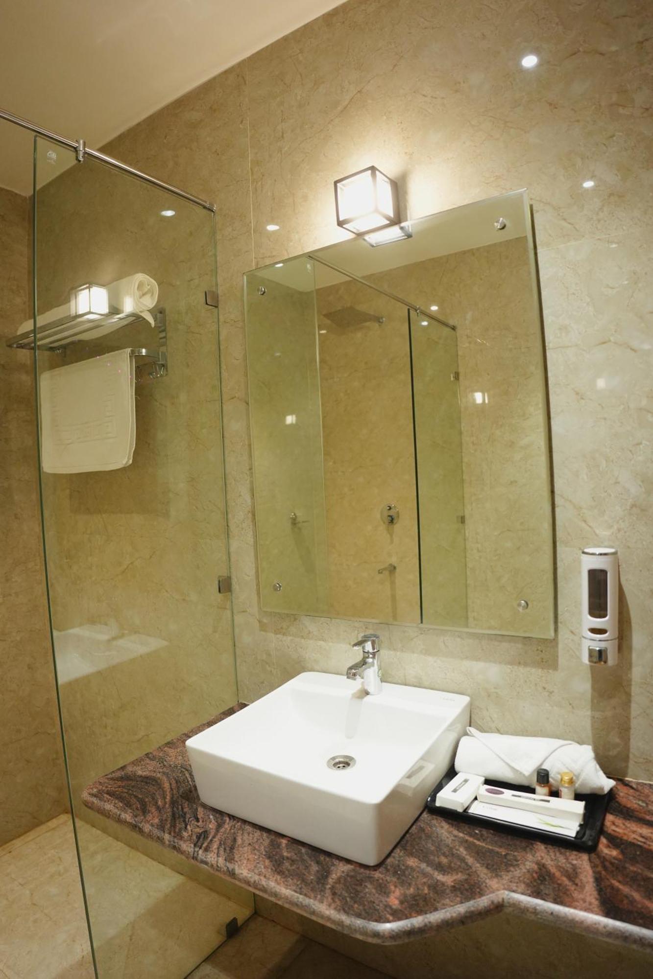 The Krati Resort & Convention Centre Bareilly Luaran gambar
