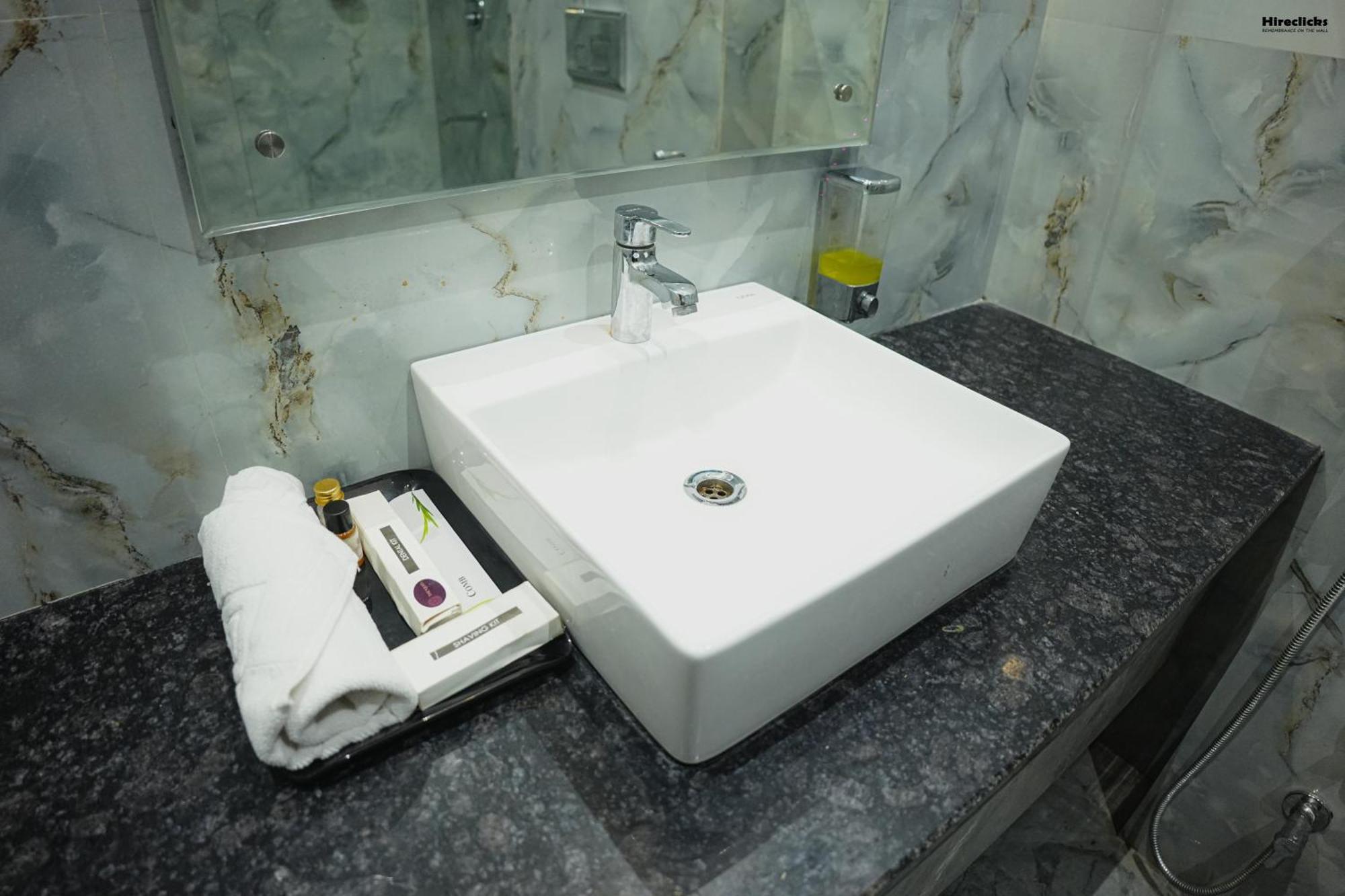 The Krati Resort & Convention Centre Bareilly Luaran gambar